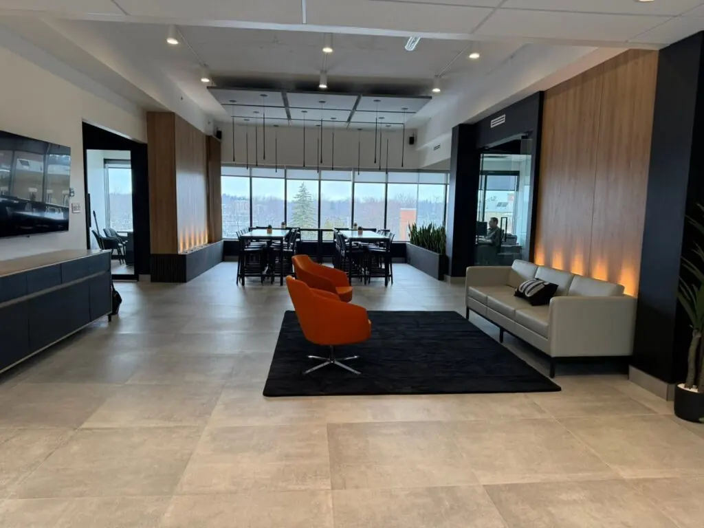 Suite 460, 4e étage
